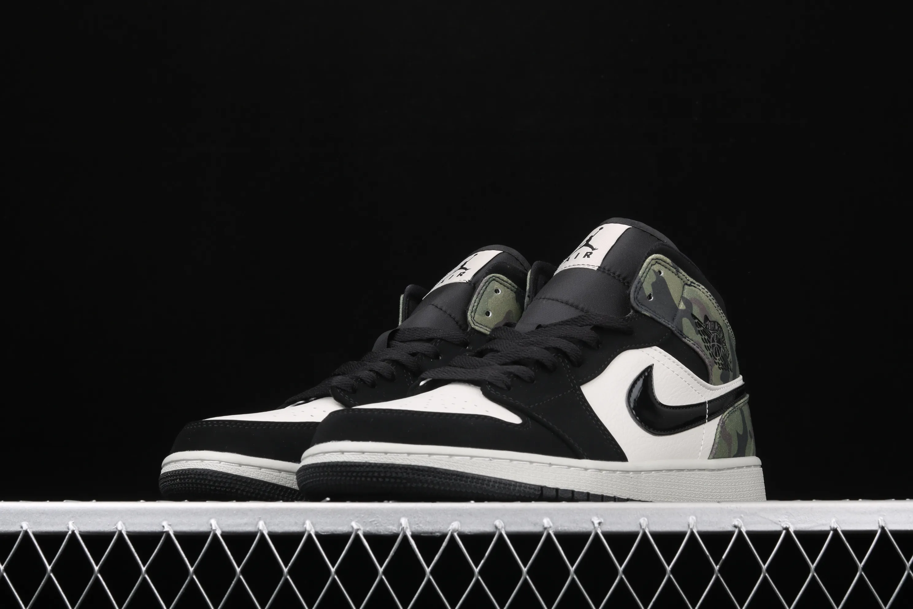 All Categories Air Jordan Jordan Series Basketball Shoes Air Jordan 1 Mid Air Jordan 1 Mid AJ1 Joe 1 Camouflage Green China Series Basketball Shoes CW5490-001